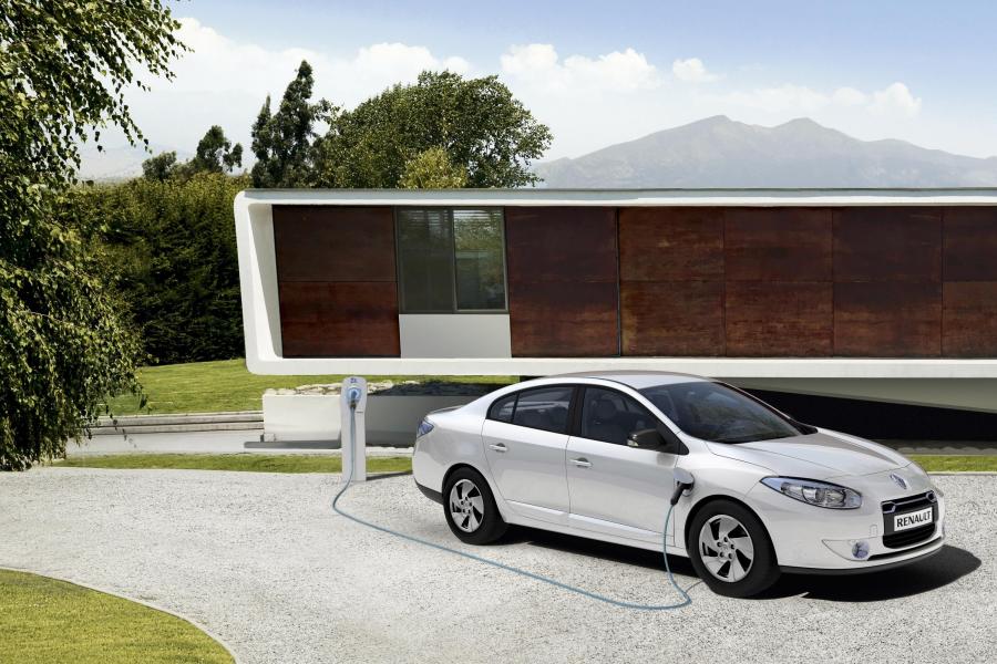  Renault Fluence Z.E. 2011 года  (фото 10 из 10)